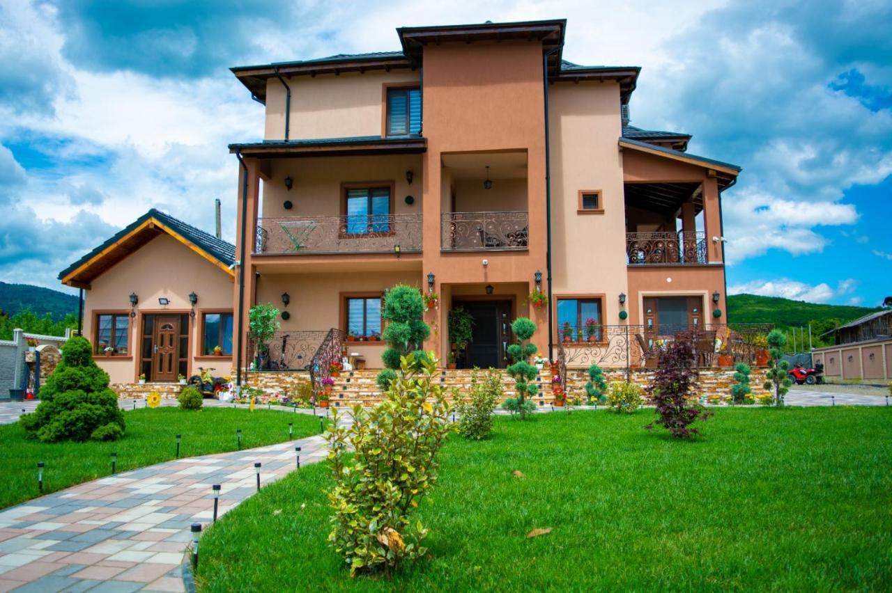 Casa Erk Acomodação com café da manhã Călimăneşti Exterior foto