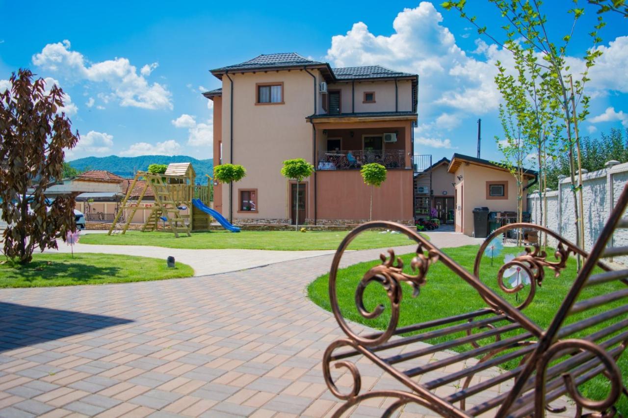 Casa Erk Acomodação com café da manhã Călimăneşti Exterior foto