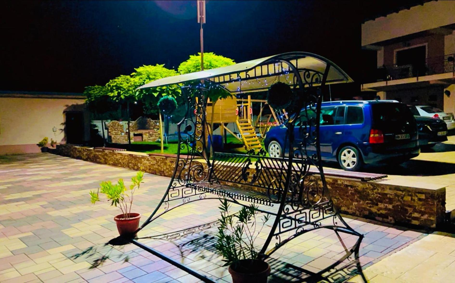 Casa Erk Acomodação com café da manhã Călimăneşti Exterior foto